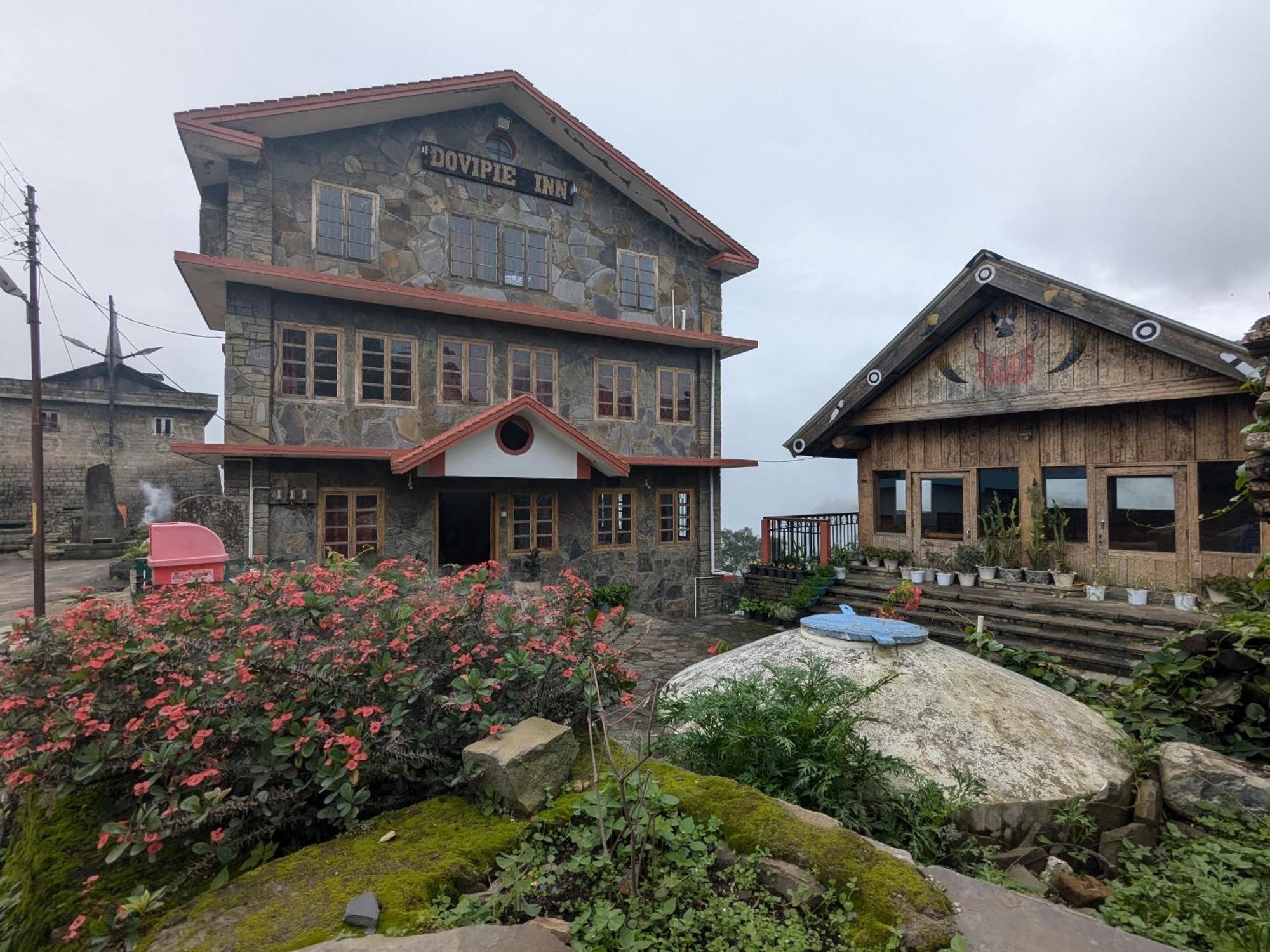 Dovipie Inn Kohima Extérieur photo