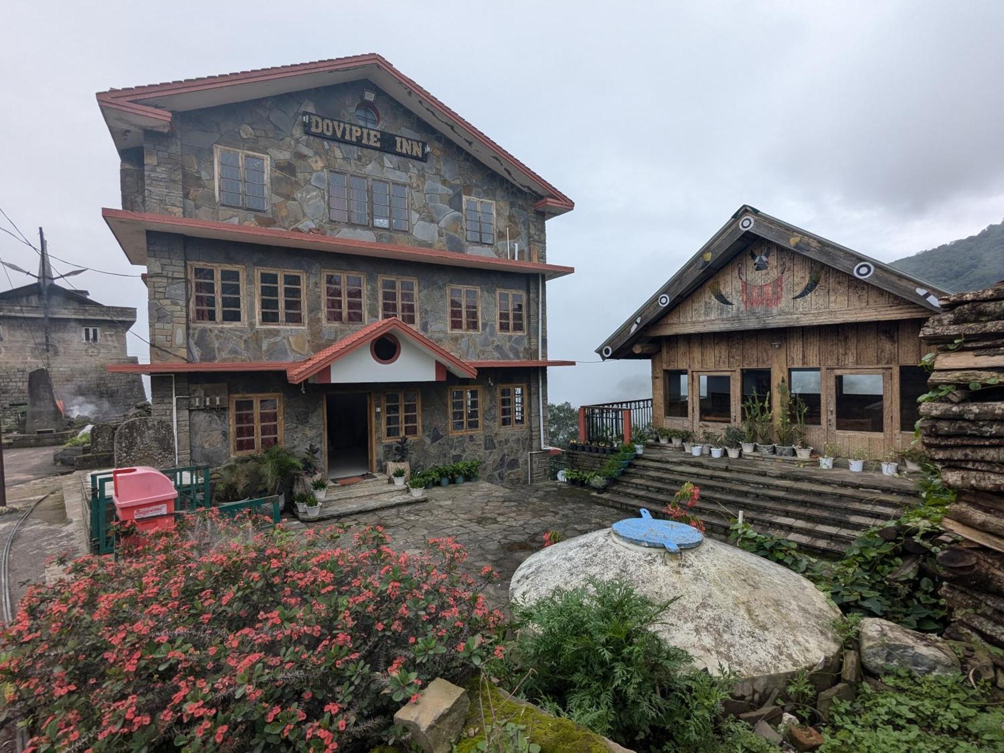 Dovipie Inn Kohima Extérieur photo